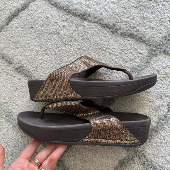 Fitflop Lottie Sandals Thong Flip Flop Bronze brown metallic slip on wedge 9 - Picture 5 of 12
